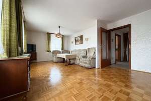 Neuer Preis...die Modernisierung kann starten.
4 Zimmer auf 131 m². Herrliches Grundstück.
Südstad – Die vollständige Adresse der Immobilie erhältst du vom Anbieter., 78050 Villingen, Villingen-Schwenningen – Vorschaubild 2