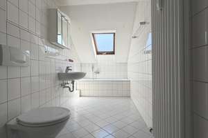 4915 - Nähe Mühlburger Tor! 4-Zimmer-Maisonettewohnung mit Balkon und TG-Stellplatz! – Die vollständige Adresse der Immobilie erhältst du vom Anbieter., 76133 Weststadt, Karlsruhe – Vorschaubild 14
