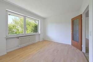 Wohnen im Grünen: Großzügige Erdgeschosswohnung mit weitläufigem Garten und viel Freiraum. – Die vollständige Adresse der Immobilie erhältst du vom Anbieter., 86199 Göggingen-Süd, Augsburg – Vorschaubild 7