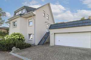 Für Eigennutzung und Vermietung: EFH mit großzügigen Räumen und Einliegerwohnung in ruhiger Lage – Hildesheim (Kreis) – Vorschaubild 1