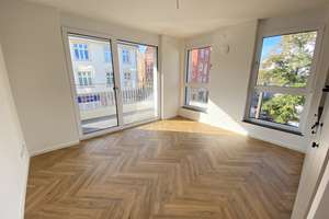 Heller Süd-Balkon direkt zwischen Marktplatz Adlershof und S-Bahn, mit EBK! – Florian-Geyer-Str 111, 12489 Adlershof, Berlin – Vorschaubild 1