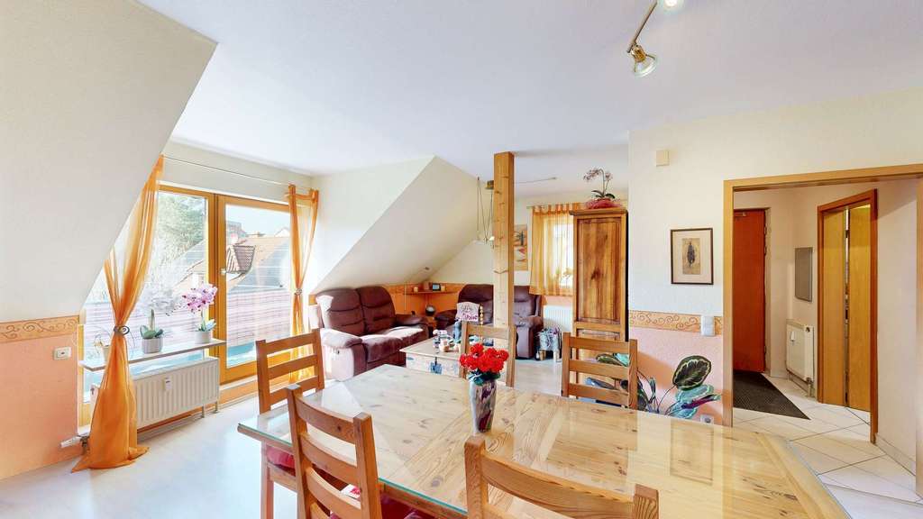 Immobilie in Margetshöchheim - Charmante Dachgeschosswohnung mit viel Stauraum - Bild 4