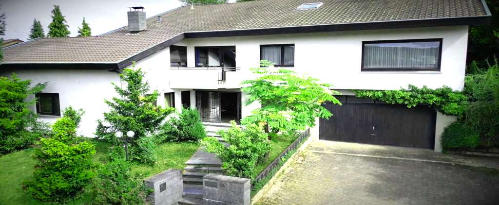 Immobilie in Niefern-Öschelbronn - Großzügiges Architektenhaus mit 10 Zimmern in Niefern-Öschelbronn in Panoramalage. - Bild 1