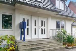 Stilvolle Maisonette inklusive KFZ-Stellplätzen und hochwertiger Küche in Bestlage von Sasel – Die vollständige Adresse der Immobilie erhältst du vom Anbieter., 22393 Sasel, Hamburg – Vorschaubild 2