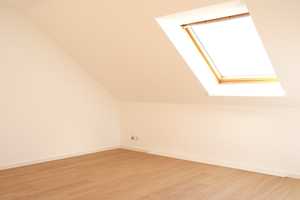 Schöne, vollständig renovierte 2-Zimmer-DG-Wohnung zur Miete in Gütersloh