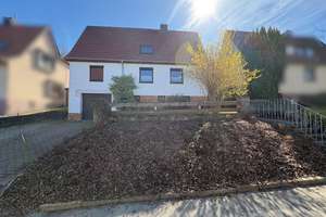 Charmantes Zweifamilienhaus mit großem Grundstück in Bad Salzdetfurth
