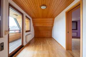 FÜR HOLZLIEBHABER! Freistehendes Einfamilienhaus mit großer Garage und schönem Garten
 – Ravensburg (Kreis) – Vorschaubild 35