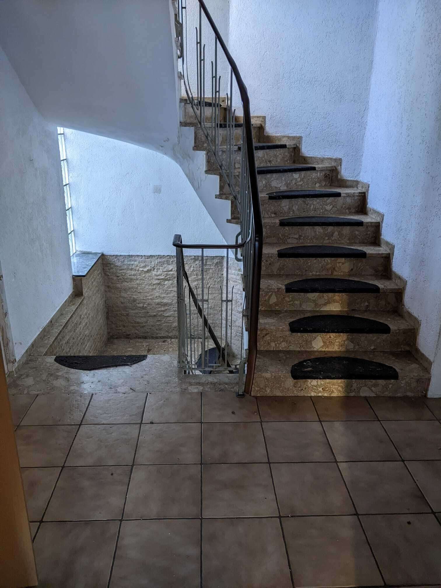 Ein bis Zwei Familien Haus mit Garage, Kusel Kreis – Bild 2