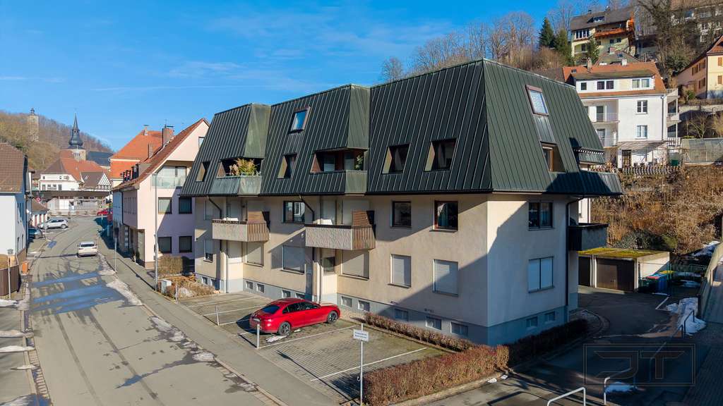 Immobilie in Bad Berneck im Fichtelgebirge - Modernisierte Maisonette-Wohnung mit Blick ins Grün in bevorzugter Lage in Bad Berneck! - Bild 0