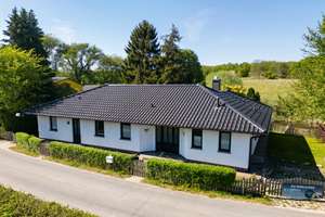 Exklusives Wohnhaus im Bungalowstil am Nationalpark Jasmund – Die vollständige Adresse der Immobilie erhältst du vom Anbieter., 18551 Lohme – Vorschaubild 1