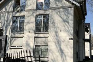 Stilvolle, 3-Zimmer-DG-Wohnung mit Balkon und Einbauküche in Düsseldorf