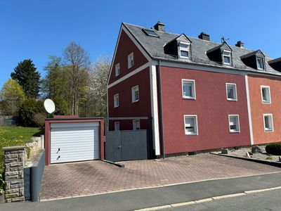 Ansprechende, modernisierte Doppelhaushälfte zur Eigennutzung mit gepflegten Garten in Münchberg