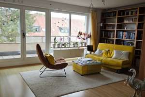 Helle 2,5-Zimmer-Dachgeschosswohnung mit großer Terrasse, Einbauküche und Tiefgaragenstellplatz – Die vollständige Adresse der Immobilie erhältst du vom Anbieter., 91052 Röthelheim, Erlangen – Vorschaubild 2