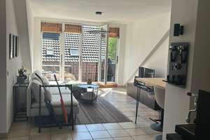 gemütliche, sehr helle 2-Zimmer-DG-Wohnung mit Balkon in Düsseldorf – Die vollständige Adresse der Immobilie erhältst du vom Anbieter., 40593 Benrath, Düsseldorf – Vorschaubild 2