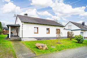 Freistehendes, vollunterkellertes Einfamilienhaus mit Garage und Garten! – Rhein-Sieg-Kreis – Vorschaubild 1
