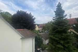 Sanierte Dachgeschosswohnung mit drei Zimmern sowie Balkon und EBK in Stuttgart Luginsland – Stuttgart – Vorschaubild 1
