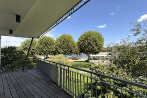 Exklusive 3-Zimmer-Wohnung mit Balkon und TG-Stellplatz in erster Rheinlage