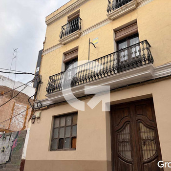Haus mit strategischer Lage, 2 Stockwerke, nur 6 Minuten vom Strand in Puerto de Sagunto entfernt