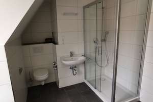 stilvolle 2-Zimmer-DG-Wohnung mit Einbauküche in Augsburg – Jakoberstraße 1, 86152 Jakobervorstadt-Nord, Augsburg – Vorschaubild 4