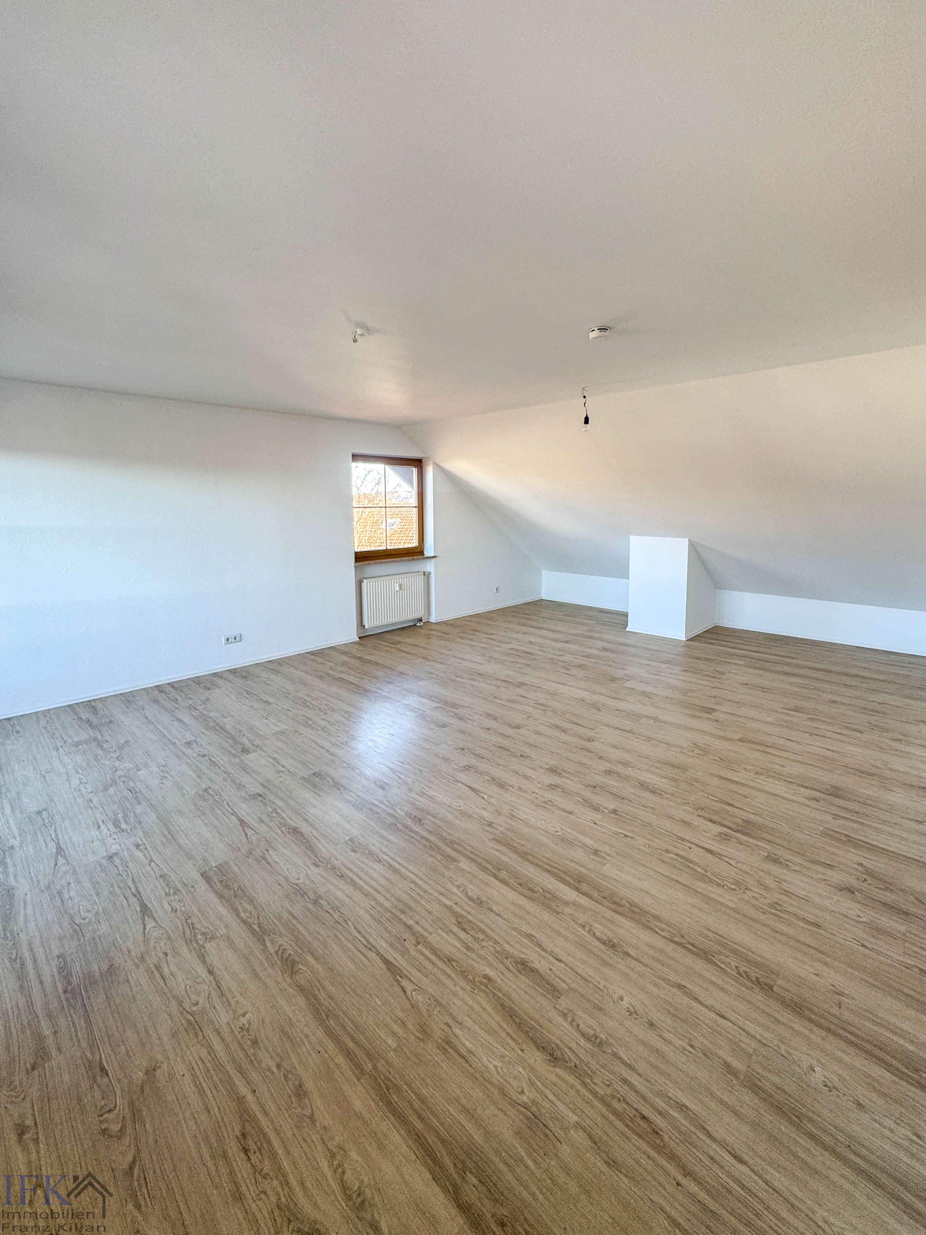 Immobilie in Peiting - Sofort bezugsfreie 3-Zimmer-Dachgeschoßwohnung mit Weitblick in Peiting! - Bild 0