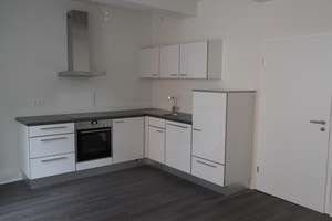 Zentral wohnen: Möblierte 2-Zimmer-Wohnung mit Balkon und offener Küche – Die vollständige Adresse der Immobilie erhältst du vom Anbieter., 23552 Innenstadt, Lübeck – Vorschaubild 1
