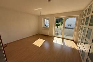 Sonnige 1-Zimmer-Wohnung in Kötz – Balkon, Tiefgarage & Einbauküche
