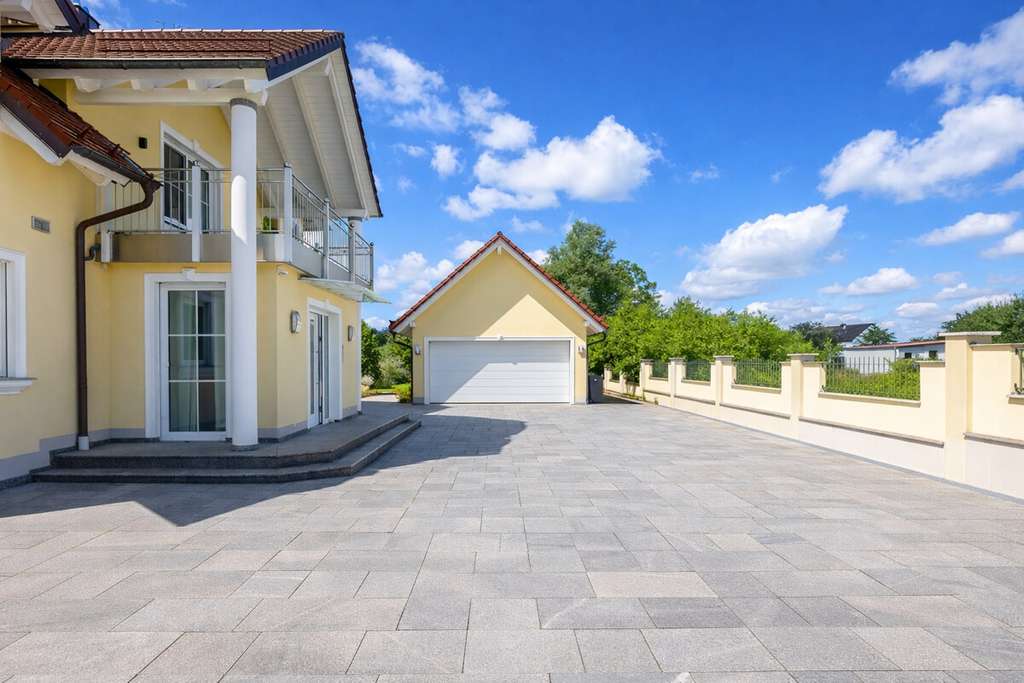 Immobilie in Tussenhausen - Exklusive Villa in idyllischer Lage - Bild 1