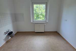 NEU !!! renovierte 3-Raum-Wohnung mit Balkon in ruhiger Lage – Heinrich-von-Kleist-Straße 19, 6749 Bitterfeld-Wolfen – Vorschaubild 3