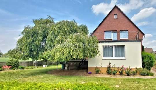 Bild von RESERVIERT!!! Einfamilienhaus mit wunderschönen Fernblick, Garage, großer Terrasse und Balkon