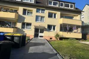 Frisch renovierte 3,5 Zimmer Wohnung im EG re