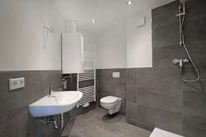 Exklusive 2-Zimmer-DG-Wohnung mit EBK in Hannover – Bronsartstr. 40, 30161 List, Hannover – Vorschaubild 2