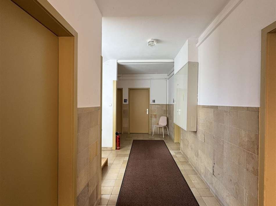 Der Hausflur (EG) und ...