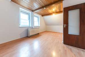 Ein kleines Reich unterm Dach – Charmante Wohnung in Essen-Überruhr – Die vollständige Adresse der Immobilie erhältst du vom Anbieter., 45277 Überruhr-Holthausen, Essen – Vorschaubild 4