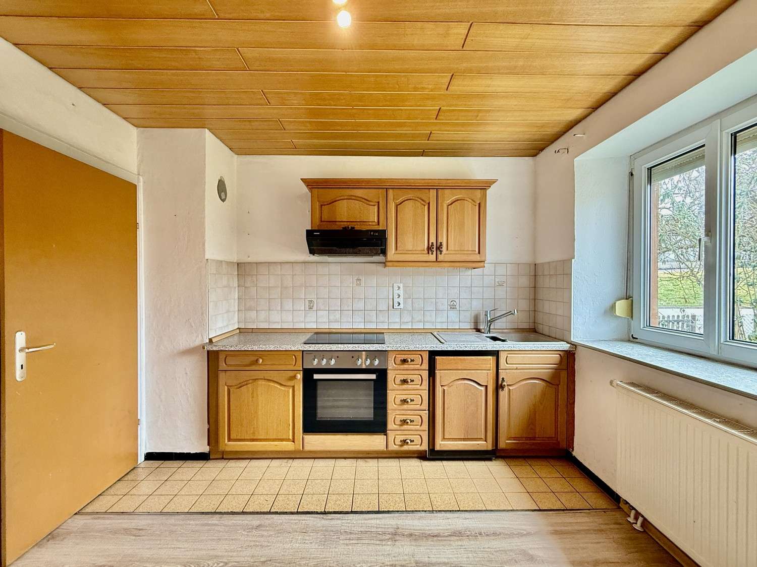 Immobilie in Möttingen - Einfamilienhaus auf außergewöhnlich großem Grundstück - Bild 2