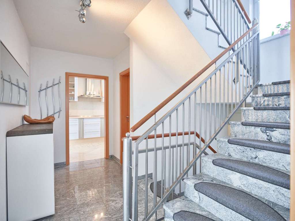 Immobilie in Kumhausen - !! Wunderschönes Einfamilienhaus mit Einliegerwohnung in Ruhiger Siedlungslage nahe Landshut !! - Bild 3