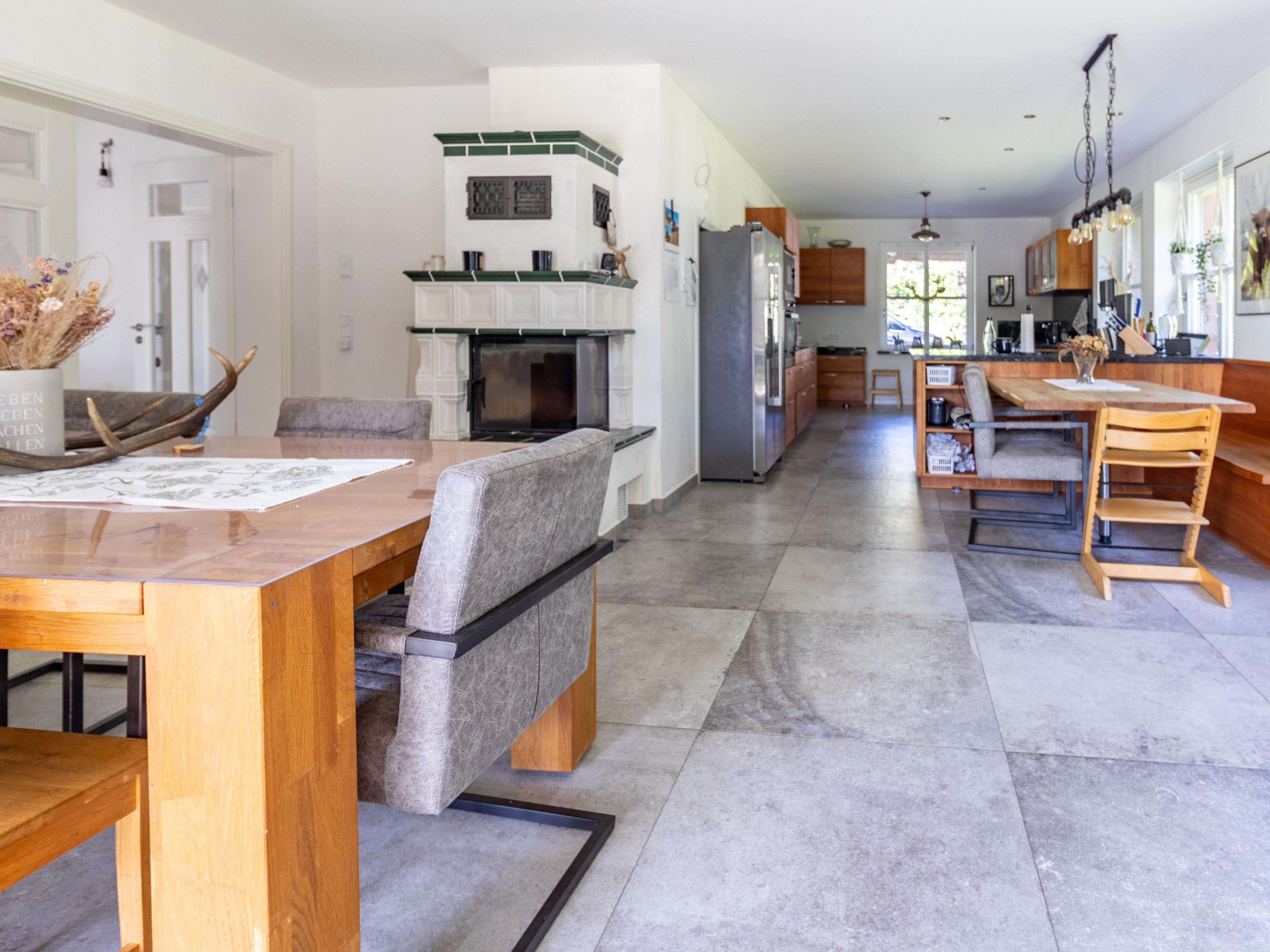 Immobilie in Zarrentin am Schaalsee - Reetdachhaus mit Charakter -                        modernes Wohnen in malerischer Umgebung - Bild 2