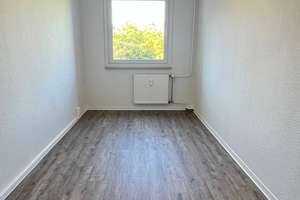Perfekt für Sie: sofort bezugsfertige 4-Zimmerwohnung mit Balkon und Aufzug! – Spremberger Str. 24, 1239 Prohlis-Süd, Dresden – Vorschaubild 9