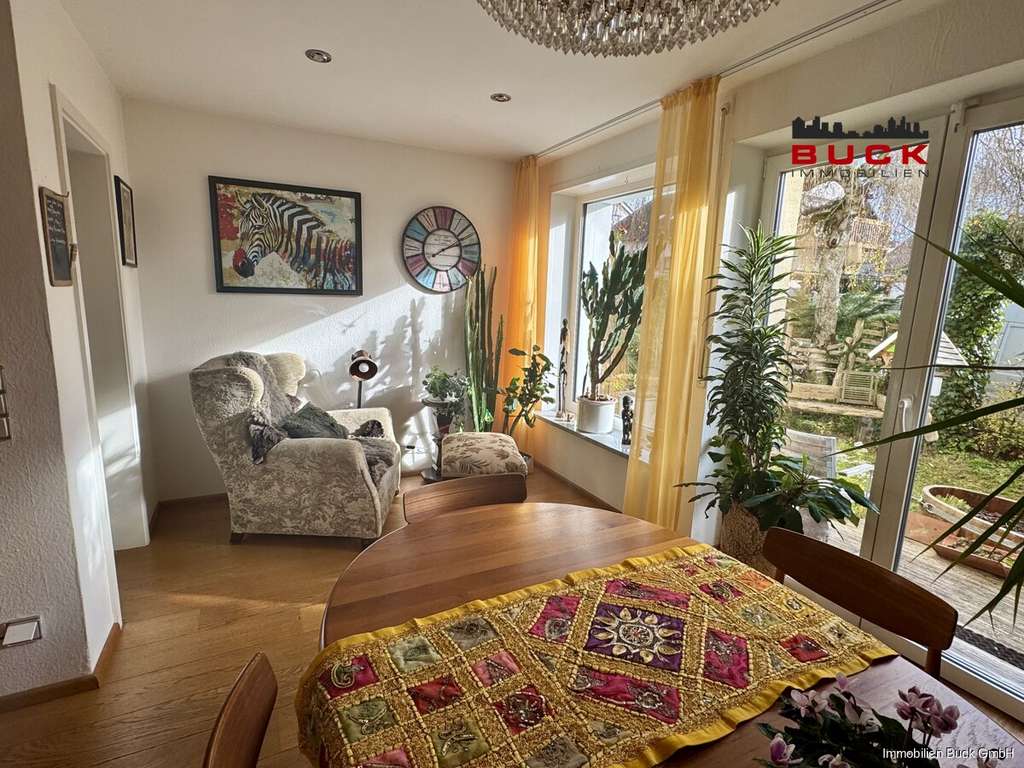 Immobilie in Lonsee - Ein Traum für Ihre Familie! 
Sofort bezugsfähiges Einfamilienhaus mit viel Platz und schönem Garten - Bild 3