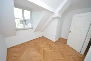 Hochwertig sanierte Maisonettewohnung mit Balkon, Fußbodenheizung und Parkettboden! – Beethovenstraße 22, 9130 Chemnitz – Vorschaubild 8