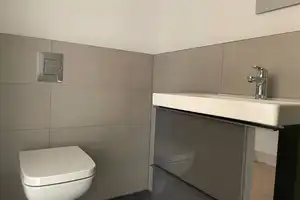Ideal für Paare oder Singles: Neubauwohnung mit Einbauküche, Balkon, Aufzug & Gemeinschaftsterrasse – Allee der Kosmonauten 25a, 10315 Berlin – Vorschaubild 7