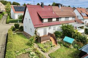 Charmante Doppelhaushälfte in Ulm-Einsingen – viel Platz für Familien mit Modernisierungspotenzial – Die vollständige Adresse der Immobilie erhältst du vom Anbieter., 89079 Einsingen, Ulm – Vorschaubild 1