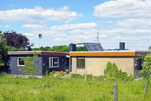 Doppelbungalow, Weideland, Stallung