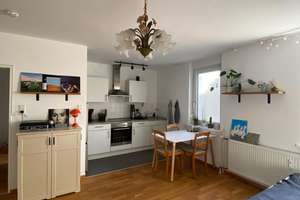 Wohnen mit Charakter: Möbliertes 1,5-Zimmer-Apartment mit Parkett