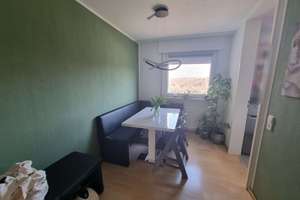 **Helle 3,5-Zi.-Wohnung mit gigantischer Aussicht und TG-Stellplatz** – Die vollständige Adresse der Immobilie erhältst du vom Anbieter., 70195 Botnang-Nord, Stuttgart – Vorschaubild 11