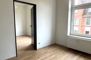 Helle 3-Zimmer-Wohnung im 3. OG mit Loggia in der Kaiserstraße 51 – zentrale Lage in Kiel-Gaarden – Kaiserstraße 49 &  51, 24143 Gaarden-Ost, Kiel – Vorschaubild 3