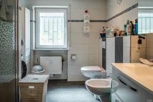 Weitblick auf die Burg und die Stadt Lörrach - großzügige 4,5 Zimmer-Stadtwohnung zu verkaufen – Die vollständige Adresse der Immobilie erhältst du vom Anbieter., 79539 Lörrach – Vorschaubild 12