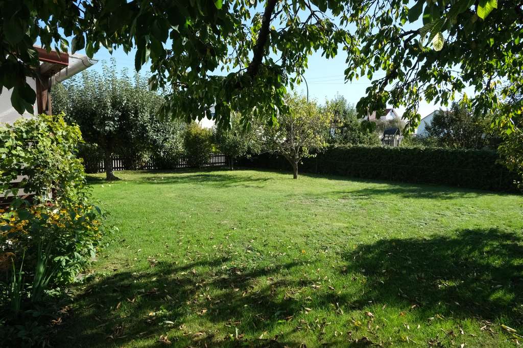 Immobilie in Blindheim - Ruhiges Familienglück: Ihr Projekt zum Wohlfühlen auf traumhaftem Gartengrundstück - Bild 2