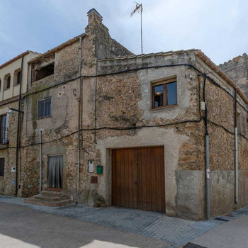 Reihenhaus zum Verkauf in Gualta mit 3 Schlafzimmern und Garage, im Baix Empordà.
