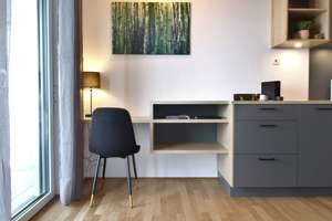 Hochwertig möbliertes Apartment inkl. WLAN/MagentaTV, Fußbodenheizung, Parkett – Riemenschneiderstr 10, 53175 Hochkreuz, Bonn – Vorschaubild 2
