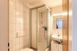 Charmante 2 Zimmer Dachgeschosswohnung im Herzen von Köln – Die vollständige Adresse der Immobilie erhältst du vom Anbieter., 51063 Mülheim (Ortsteil), Köln – Vorschaubild 3